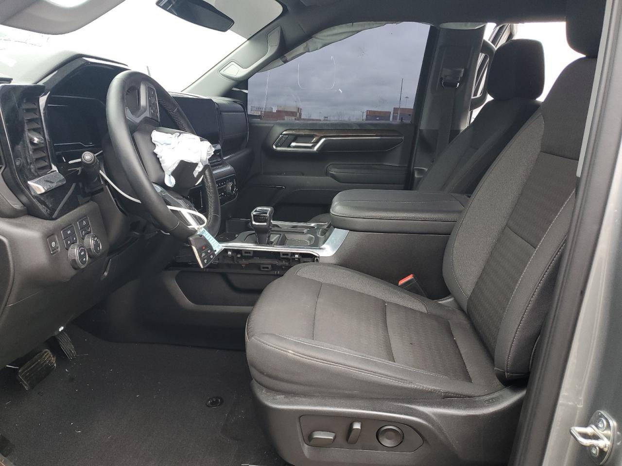 السلام عليكم
سلفادور 
2024 بعده ممرقم دخول جديد 
حادثه موظح بلصور جاملغ وبنيد فقط 
السعر 325 
مكاني بابل المسيب 
***********
او مراوس بتاهو او كدالاك
