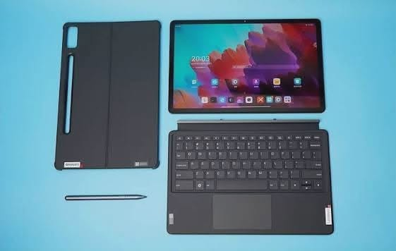للبيع: تابلت لينوفو Lenovo Xiaoxin Pad Pro 12.7 
جهاز قوي جداً ومثالي للألعاب والدراسة والمشاهدة بفضل الشاشة العملاقة والصوت الاحترافي.
 المواصفات بالكامل:📱 
الشاشة: عملاقة بحجم 12.7 بوصة بدقة فائقة 2.9K وبمعدل تحديث سريع جداً 144 هرتز (سلسة جداً في التصفح والألعاب).
⚙️ المعالج: معالج قوي من فئة napdragon 870 من شركة كوالكوم، يمنحك أداءً ممتازاً بدون أي تعليق.
 الذاكرة والتخزين: (رام 8GB ذاكرة 128GB
🔋 البطارية: ضخمة جداً بسعة 10,200 مللي أمبير تدوم طويلاً مع الاستخدام المكثف.
🔊 الصوت: تجربة صوت سينمائية مذهلة بـ 4 سماعات من شركة JBL العالمية مع دعم تقنية Dolby Atmos.
🌐 الاتصال: يدعم أحدث شبكات الواي فاي الفائقة السرعة Wi-Fi 6.🤖 نظام التشغيل: يعمل بنظام Android.14

الي يفيده ينطي سعر وبلعافية


**إذا كنت صاحب هذا الإعلان وتريد حذفه لأي سبب، رجاءا أرسل رسالة إلى الدعم الفني**