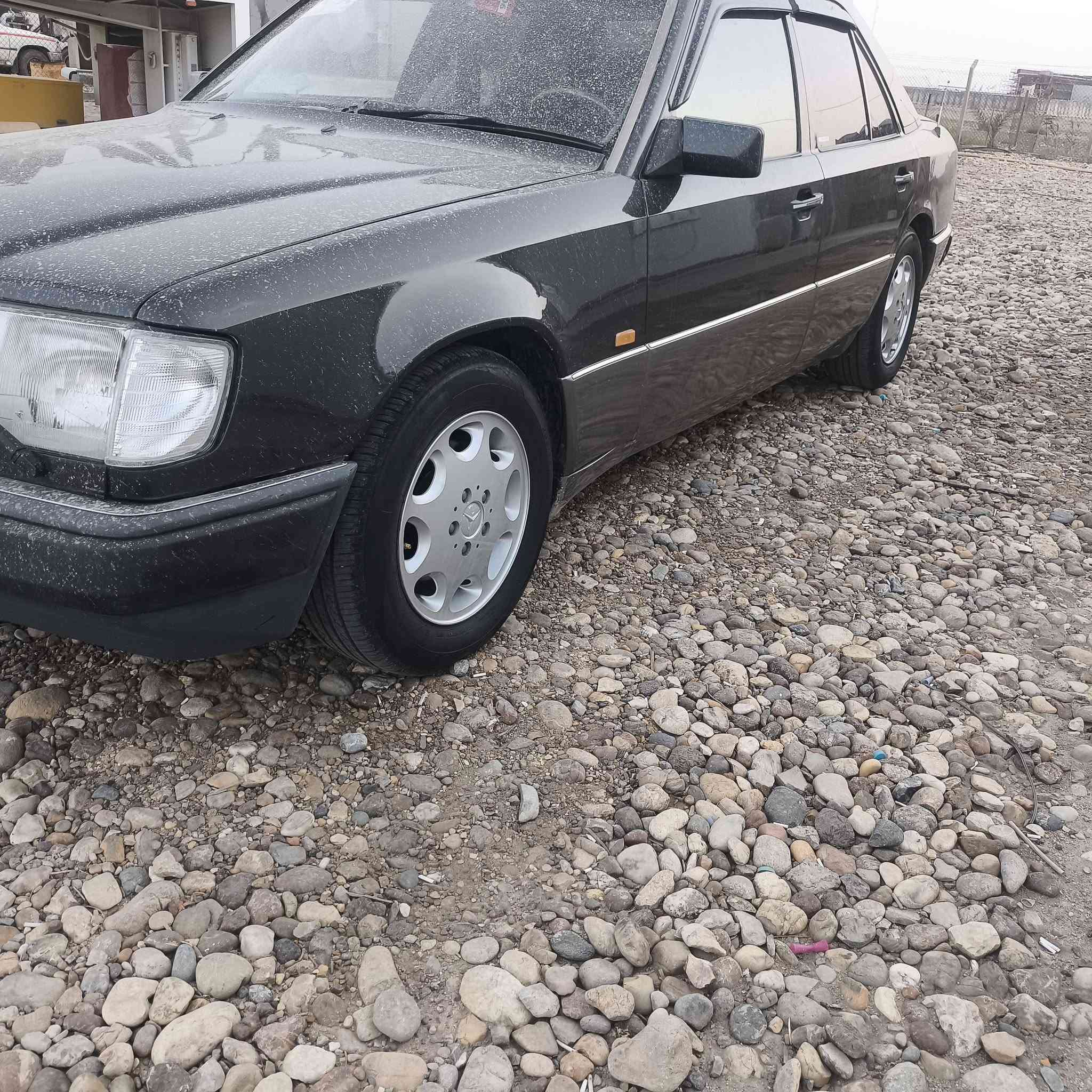 على بركه الله 
للبيع مارسدس دب مديل 91 مكينه 3000 ffte
 كفاله من تنقيص وتبخير كهربائيات فول شقاله جام كهرباء تبريد ثلج حداده جديده منفوضه وعربانه جديده تخم تاير جديد قبل سبوع مشدود سياره صيغ جماليه فقط بدون معجون أو ضربه قواعد دبلات بلاديه ولبرانكيتات نضيفه سياره عليه ادامه عامه بدون اي نضوح دهن أو نواقص تخص سيارة حتى دهن مبدله اليوم دوشمه جديده قبل نشر 
المكان البصره قضاء الامام الصادق 
***********
 سعر 63 قابل للتفاوض
