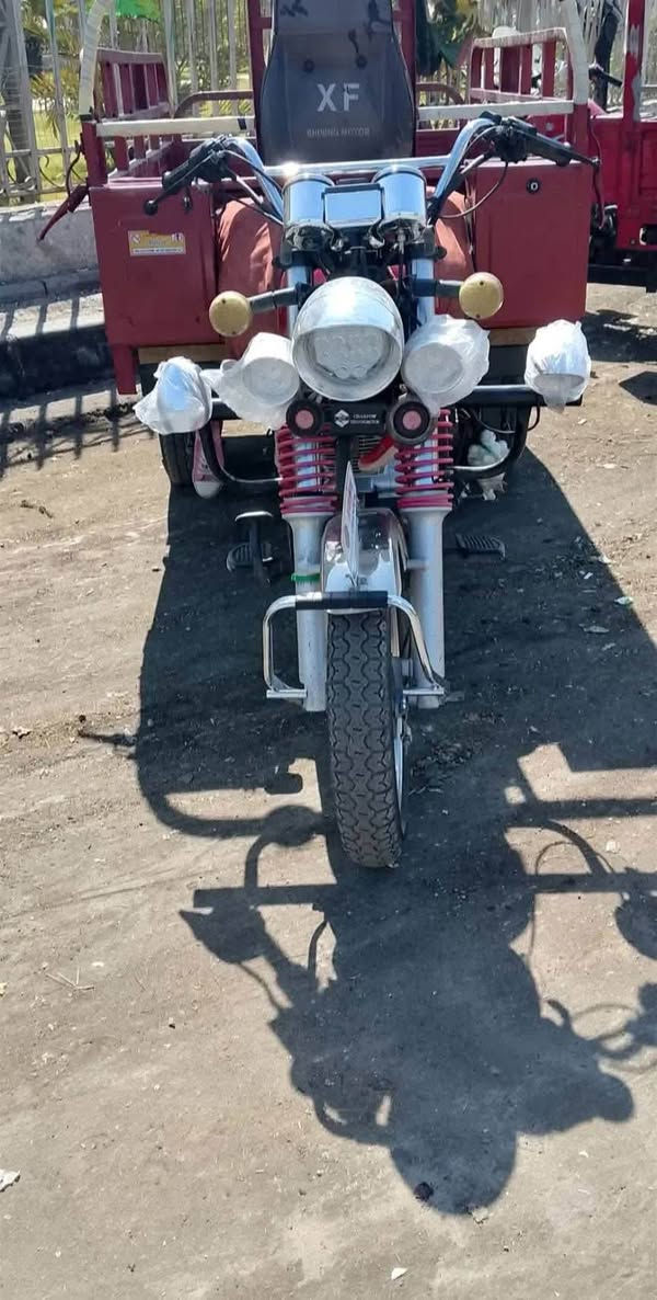 ستوته موديل ٢٣مسجل ٢٦٥٠ قفله 
شخط ما بيه شرط ما ماشيه 
مكان حديثه بروانه
اخوان السراي ويدلع فلوسه بدون عمله يدخل خاص


**إذا كنت صاحب هذا الإعلان وتريد حذفه لأي سبب، رجاءا أرسل رسالة إلى الدعم الفني**