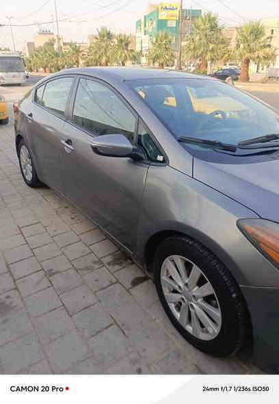 السلام عليكم فورتي 2016 وارد امريكي حادثه جاملغ بدون دواخل وبدون ايرباك  صور الحادث مرفقه سياره بيه 4 قطع رش بدون ضربه فقط رش تفحص اي سونار يعجبك محرك 1800 دوش كير ومحرك كفاله صدر جديد تبريد ثلج سياره ماشيه 108 حقيقي رقم بغداد بأسمي السعر 100 يعني دفتر وبيه مجال مكاني بغداد الكراده ***********
