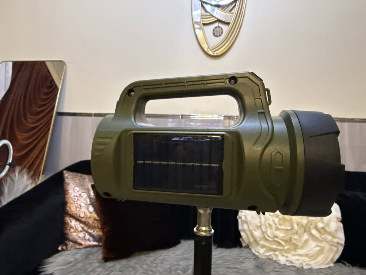 لايت عسكري شحن طاقة شمسية وشحن تايب سي كشاف جانبي ولايت بعيد المدى يرهم يتثبت على ستاند 
سعره 15 اذا مع الستاند سعره 25


**إذا كنت صاحب هذا الإعلان وتريد حذفه لأي سبب، رجاءا أرسل رسالة إلى الدعم الفني**