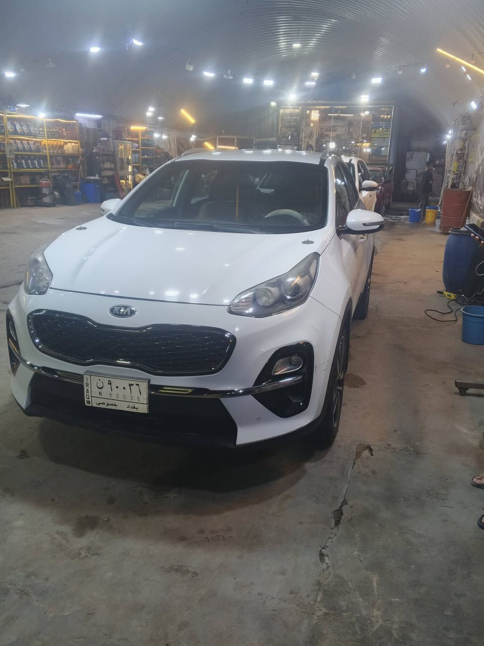 كيا سبورتج  خليجي موديل 2019 رقم بغداد بسمي تحويل ثاني يوم سياره كلش جديدة وجاهزه ماشيه 85 الف استخدام قليل جدا سيارة مكفوله كفاله عامة مواصفات السياره. 
1 محرك. 2000 دوش 
2 شاشه كبيره + كامره دواره 
3 مري شفط + شاره 
4 حساس خلفي 
5 حساس امامي 
6 داخل عسلي 
7 كشن جلد 
8 ويل كب حجم 19 
9 لد نهاري امامي 
العنوان الناصريه المركز  موبايل *********** السعر 190
