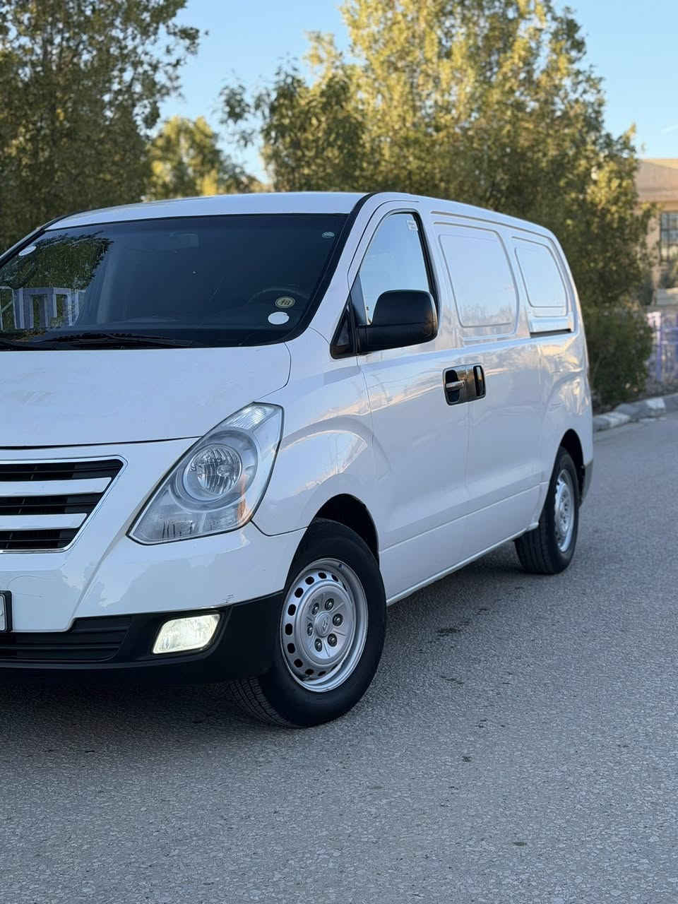 السلام عليكم
ستاركس فان 2016 للبيع
 حداديه جديده اماميه خلفيه 
تخم تاير قبل شهر مشدود 
باتري جديد 
كير مكفول 
المكينه بيها خيط بخار 
السياره حلوه كلش 
بديها كلش نضيف 
بيها طخات 2 واشرتهن  
السياره رقم اربيل بأسمي 
الاستفسار او واتساب 
***********
***********
