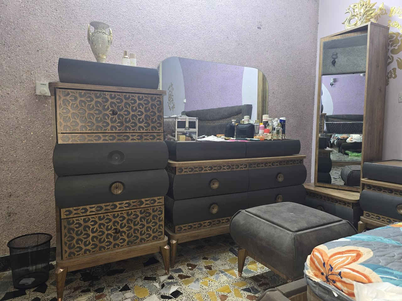 اغراض للبيع مكان زعفرانية ***********
