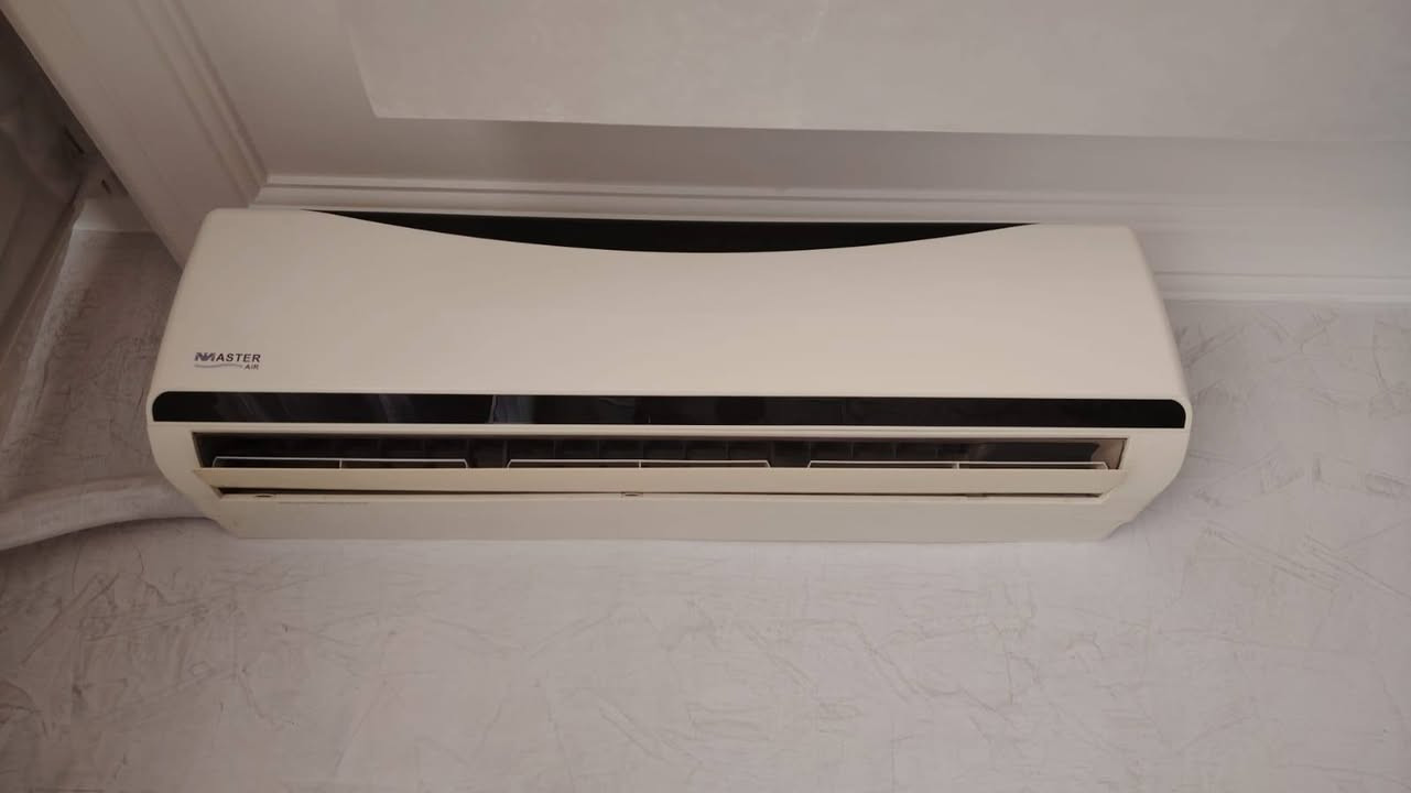 للبيع: سبلت Master Air حجم 2 طن.
الحالة: جيد جداً، مستعمل 3 مواسم فقط، شغال وبشرط التبريد.
الوضع: مفكوك وجاهز للنقل مع كافة ملحقاته وأسلاكه الريموت الاصلي، حتى غاز مايحتاج. 
السعر: 350 ألف دينار (بيه مجال بسيط)


**إذا كنت صاحب هذا الإعلان وتريد حذفه لأي سبب، رجاءا أرسل رسالة إلى الدعم الفني**