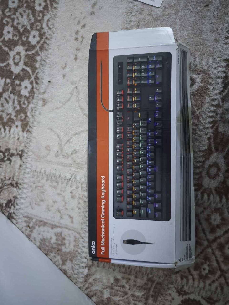 لوحة مفاتيح Anko Full Mechanical Gaming Keyboard 🎮⌨️
(كيبورد ميكانيكي كامل مع إضاءة RGB ويباع غالباً في Kmart أستراليا)
الصور التي عرضتها لك هي لنفس الموديل الأصلي، بنفس التصميم الكامل مع لوحة الأرقام (Numpad) وإضاءة الألوان المتعددة.

ئەمە کیبۆردێکی یاری میکانیکی تەواوی Anko ـە.
لەسەر سندوقەکەدا دەردەکەوێت:
براند: Anko
جۆر: کیبۆردی یاری میکانیکی تەواو
تایبەتمەندییەکان:
سوییچە میکانیکییەکان
ڕووناکی RGB (ڕەنگاوڕەنگ لە ژێر دوگمەکان)
پەیوەندی بە کێبڵی USB
قەبارەی تەواو (بە ژمارەبۆرد/Numpad) كركوك, العراق


**إذا كنت صاحب هذا الإعلان وتريد حذفه لأي سبب، رجاءا أرسل رسالة إلى الدعم الفني**