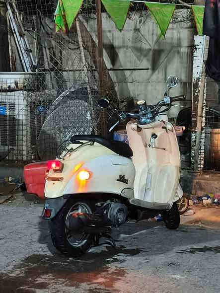 سلام عليكم دراجه كلاسك للبيع دراجه نكره سلف قبل شهرين نازله من الرمبه السعر375 وبيه مجال قليل العنوان بغداد مدينه الصدر قطاع 41

***********
