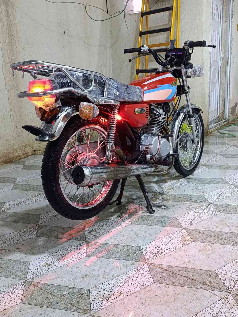 سلام عليكم دراجه للبيع موديل 21نامه متياز الدراجه كسر كارتون الكهربائية كلهه شقاله اوراق اصولي ونضيفات فول السعر 600 قفل رقم التليفون *********** المكان كوت شارع نفط
