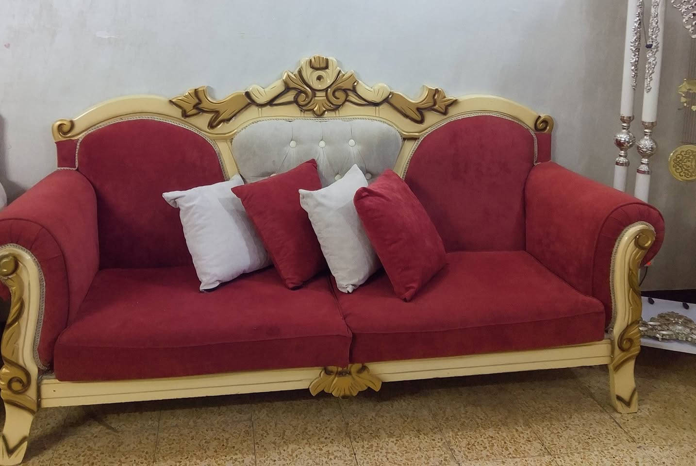 تخم للبيع تركي نضيف يتكون من6قطع 2قنفات و4كراسي السعر خاص الاتصال والاستفسار
***********
