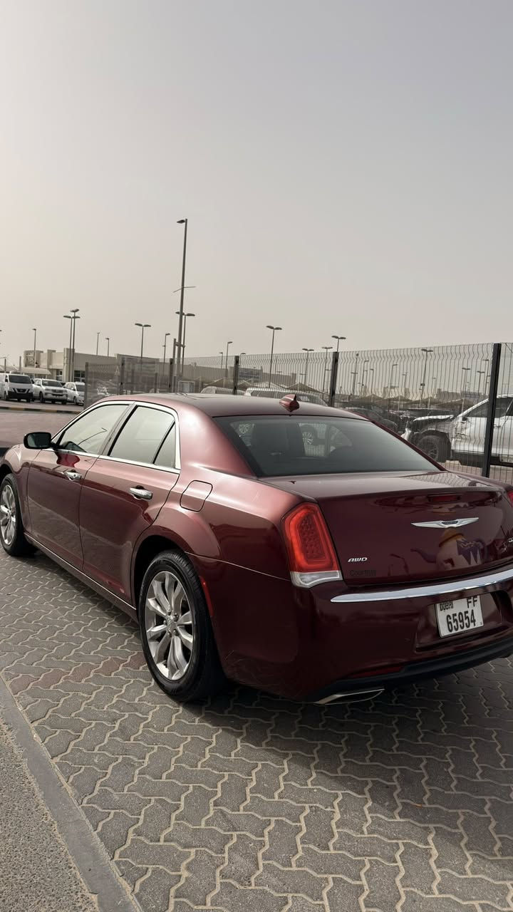 السلام عليكم كرايسلر اوباما في الامارات يعني ابيعلك اياها ب الامارات ب كاعها إذا جان عندك كتاب ضباط او كتاب دبلومانسي او مقيم  موديل 2019 لون احمر وارد امريكي ماشيه 90 الف حادثها جاملغ امامي صفحه السايق بدون ايرباك فول مواصفات بجم العريض بانوراما كشنات جلد تدفئه تبريد تحكم كشنات السعر 85 ورقه وبيها مجال بسيط الرقم *********** فقط واتساب فقط

