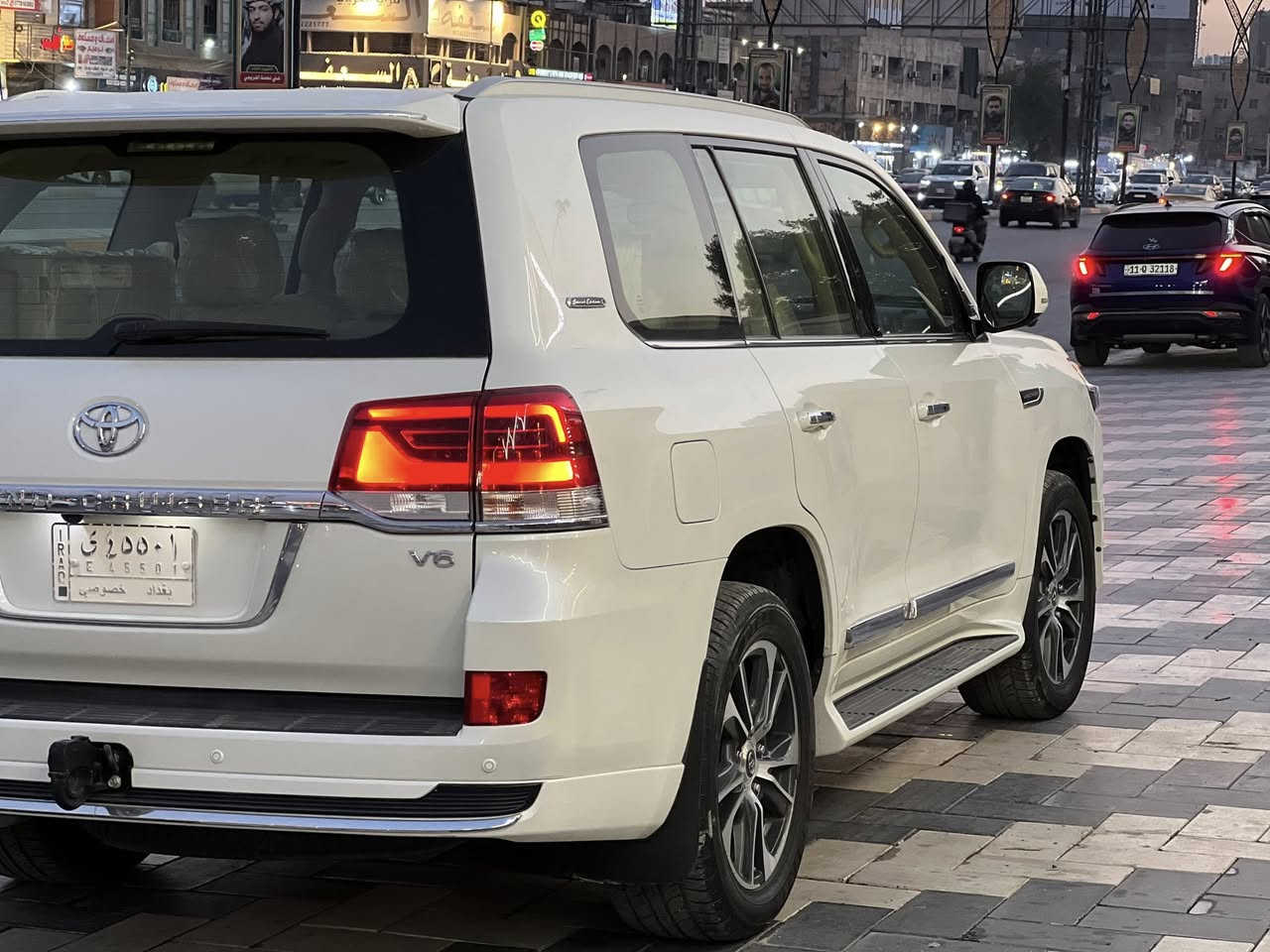 السلام عليكم
لاندكروز ٢٠٢٠ بريم V6
رقم بغداد 
السياره ماشيه ٥٧ الف كيلو 
السياره بيها باب الخلفي دبل كود يعني من الشركه صبغ يكون ثخين وبيها بارد بالجاملغ الامامي اربع اصابع 
مكان السياره بغداد زيونه 
للاستفسار ***********
