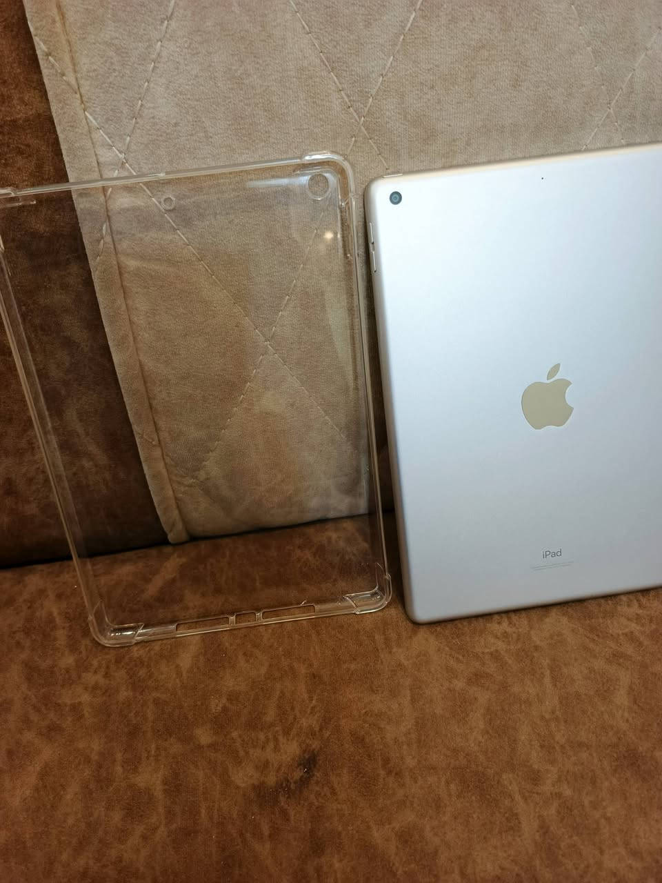 السلام عليكم ايباد للبيع 9 شرط نضيف مابيه اي خلل الملحقات بس حافظه ويا سعر 225 رقمي ***********
