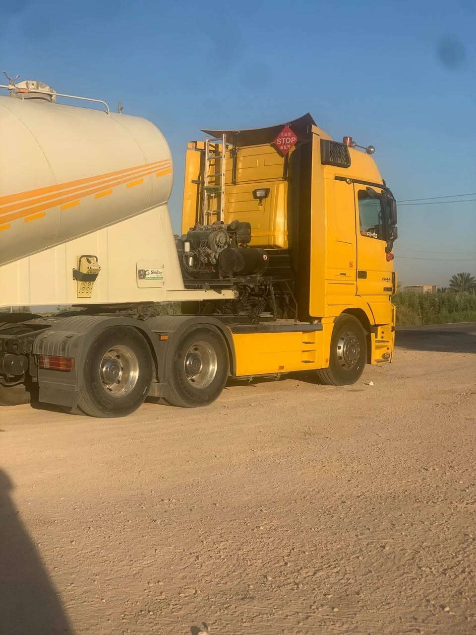 سلام عليكم  سايلو اكتروز مديل2006محدثه2013
مربوطه سايلو رقم اربيل الجديد ( الدولي ) السنويه لل نهايه ٢٧
بأسمي  السياره
السياره خير من الله 
كير ومكينه  وشاصي شرط الفحص محرك 6v
المواصفات/ 
سنكل سحال مزوج
ويل راس كروم
تدفئه تبريد فول 
كامرا حساس امامي
السياره اوتماتيك عرجه 8 نمر 
ثلاجه داخليه شغاله
بطل 21 شالاو اكروب 50 طن 
4 دناكير 3 رفاع واحد ثابت
جاهزه للعمل 
السعر 8شدات ونص 
لستفسار/ ***********
***********
