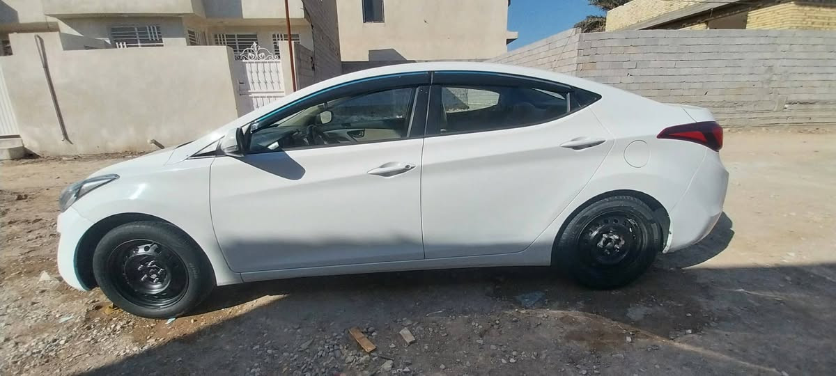 السلام عليكم النترا موديل ١٥ خليجي 
كفاله بيه بابين مرشوشات مكانه واسط السعر ١١٥
***********
