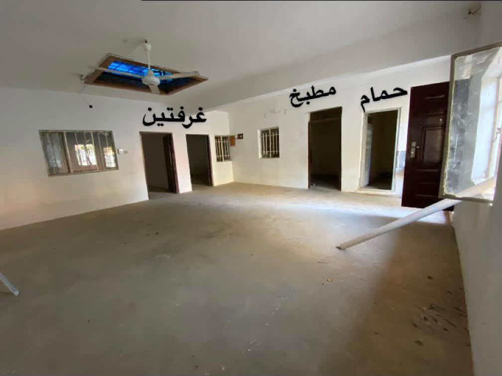 بيت للبيع مساحة ٢٥٠

غرفتين وهول ومطبخ وحمام 
والتواليت برة البيت 
والدرج خارجي 
المساحه ٢٥٠ 
واجهه ١٠ متر والعمق ٢٥ متر
(طابو صرف) والواجهه في مو شمس 
ماكو عليها ديون كهرباء او ماي

حي شرطه :فرع جامع الشهيد 

استفسار : ***********
