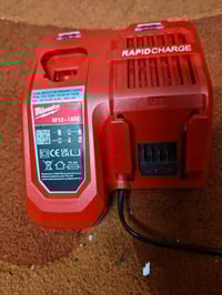 شاحن ميلوكي • ١٨فولت • ١٢فولت