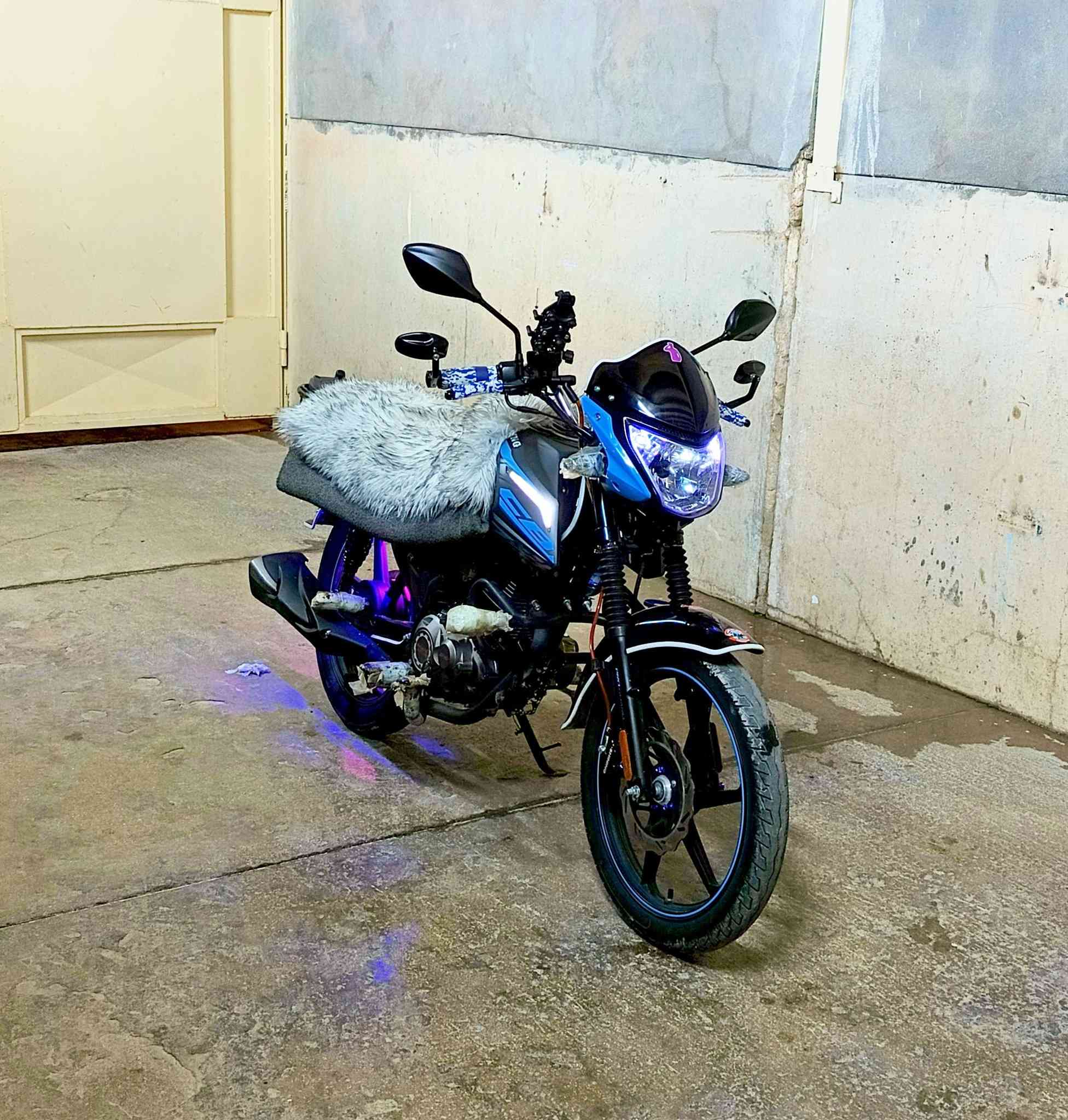 السلام عليكم 
للبيع ماطور شينك موديل23 شكل 25 
مگمرك كامل بس تسجل 
بعد حيل جديد مستخدم شي قليل 
مكانه/الانبار عنه
الاستفسار على خاص او الاتصال على الرقم ***********
