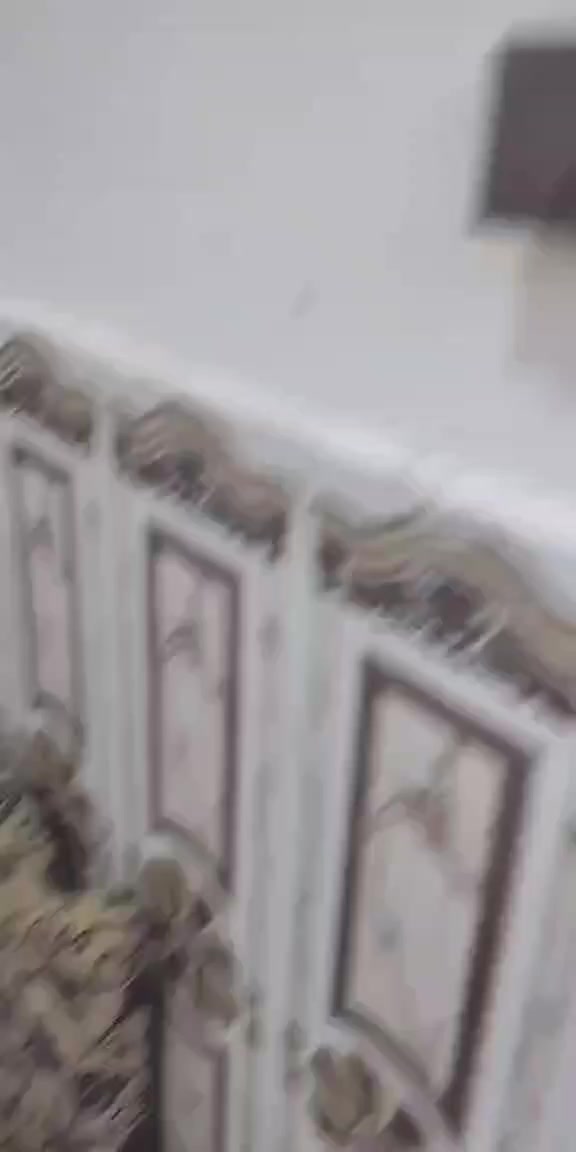 بيت للبيع مساحه 150 وبي حوش جبير وصحيات بره وبراني وغرفه وصاله ومطبخ وحمام داخلي مجاري ب22 وبي مجال ***********العنوان ال حمد بفرع العمارات ليجوه
