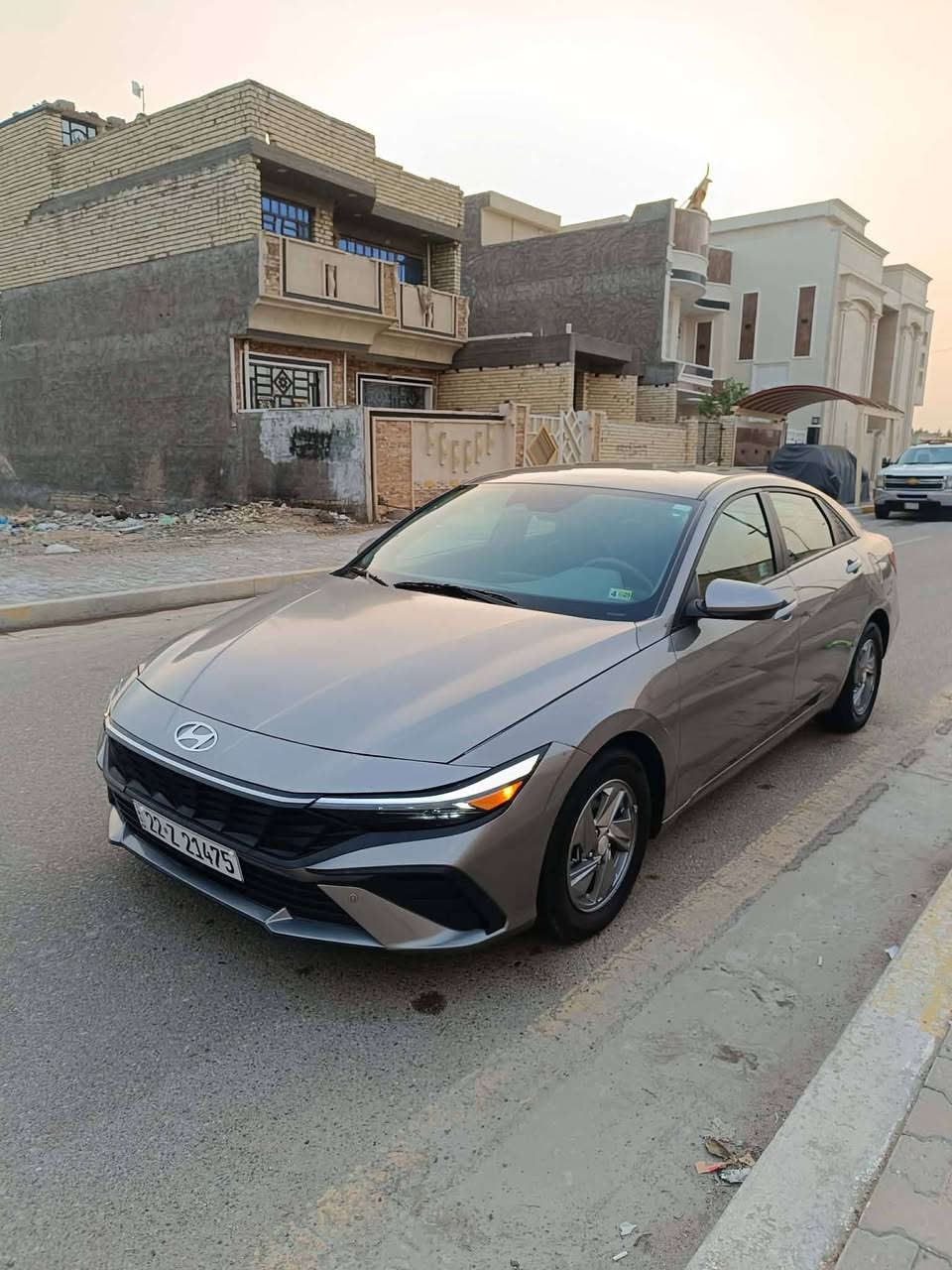 السلام عليكم
هونداي النترا للبيع موديل 24 رقم اربيل الجديد 
دخول جديد البارحه اترقمت السياره بسمي  ودخلت بغداد حادث السياره بنيد صبغ نفسه مصلح  ارباك استيرن راجع سيتم ابلادي بدون دواخل 
المواصفات 
شاشه الكتروني 
لد نهاري + لايت زنون 
فول تحكم استيرن
ثلاث انظمه قياده
السياره ماشيه 10  الف فقط السياره زيرو مشي امريكا 
رادار امامي 
ويل كب توقف ذاتي عنده الاقتراب 
محرك 2000 دوش بانزين فقط
وباقي المواصفات المعروفه 
مكان السياره بغداد السعر 165 وبيه مجال 
الهاتف ***********/***********
