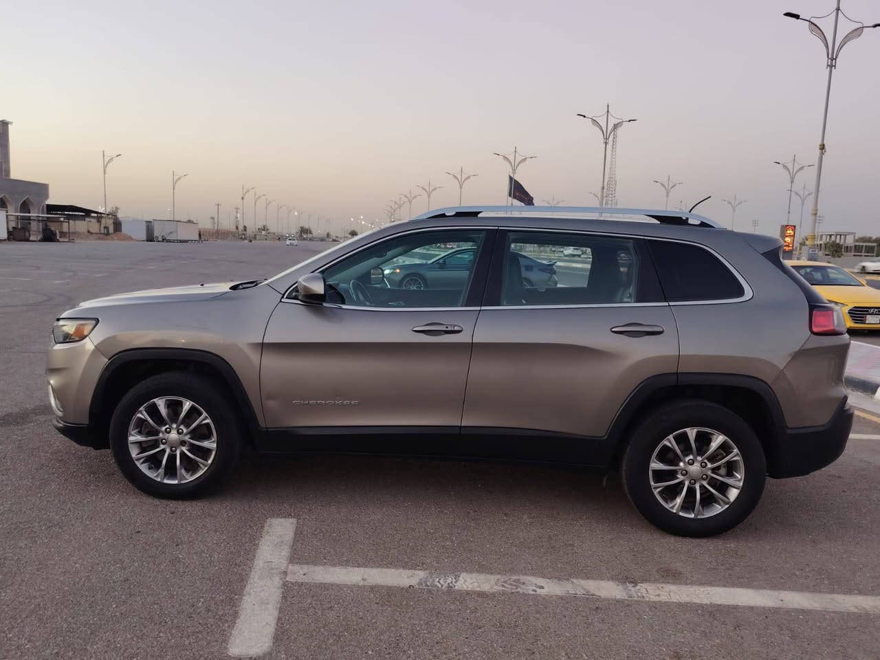 جيب بزون مديل 2019سعر 108قابل للتفاوض الأستفسار اتصل ***********بس حادثه بامريكا ربع بنيد  ولباقي مكفوله كفاله عامه من الضربه  والتبديل مواصفات بصمه تشغيل عن بعد تحكم ستيرن شاشه  كامره خلفيه دواره كشنات جلد كهربائي داخل اسود مري  ا حساسات امامي مكينه 2400 مكينه وكير مكفولات  حداديه جديده تخم تاير تبريد ثلج ❄️ رقم بغداد مشروع وطني تحويل مباشر مكان سياره كربلاء
