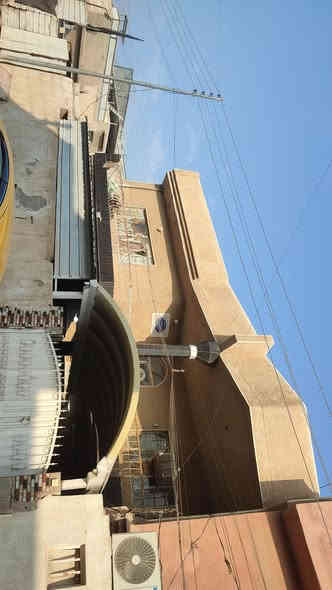 سلام عليكم 
البيت البيع المساحة 175 متر 
البيت يحتوي على 5 غرف منام زاد حمام فوك وحمام جوة زاد مطبخ وزاد استقبال كبيرة زاد طرمة كبيرة بيت الحمداللة كامل 
الموقع الحسينية الضباط خلف مطعم الامير  
 الاستفسار الاتصال على رقم ***********
