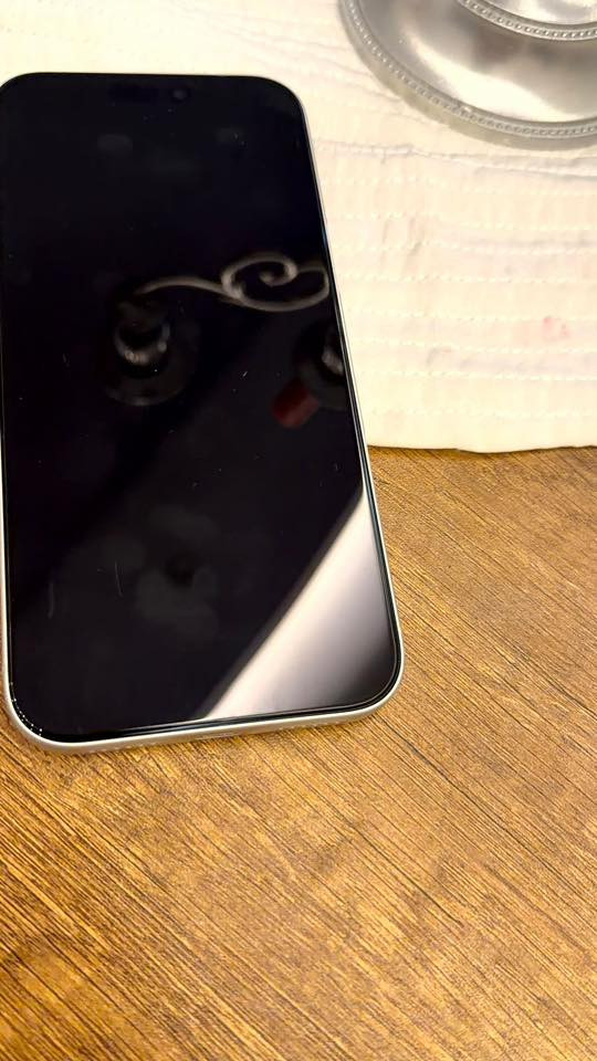 سلام عليكم 
17 برو ماكس
17pro max 
ايسم
ياباني
256
الجهاز نظيف ومكفول ومغلف طبقة حماية مكفول من الزلغ سلڤر
وياه كڤر بيتاكا اصلي سعره ب75  
سعر نهائي 1900 
بغداد الحرية توصيل ماعندي 
***********
