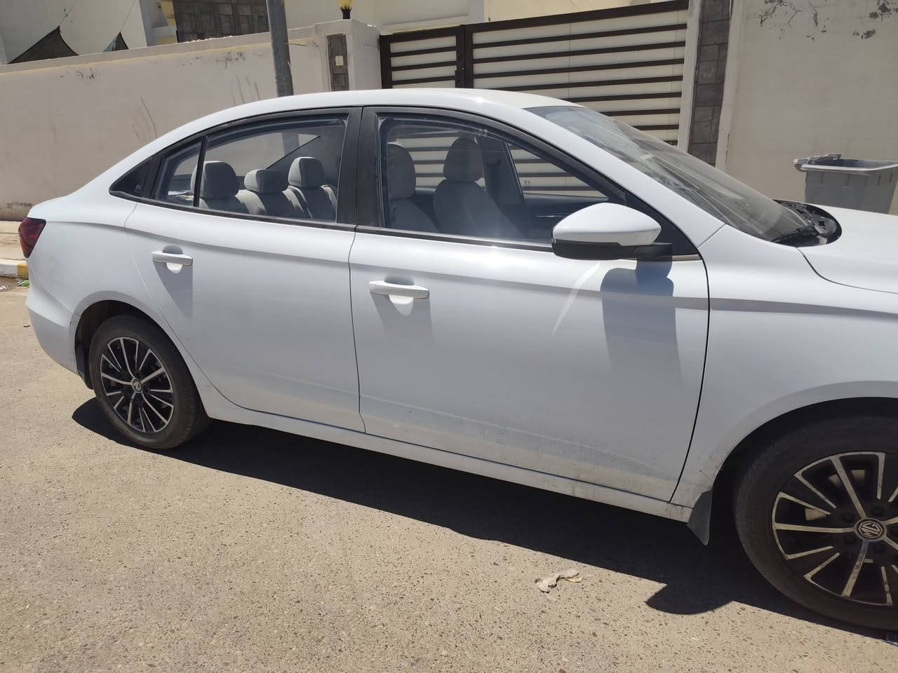 السلام عليكم ورحمة الله وبركاته 
MG5 plus 2025 

السيارة ماشية ٢٠ الف
المحرك 1500 تنفس طبيعي
السيارة فئة comfort مواصفات نص فول
بصمة تشغيل وابواب
قطعتين تبريد 
هاند بريك بصمة
شاشة ابل كار بلي واندرويد
حساس خلفي
حساس ضغط اطارات
لايت زينون
لد نهاري
اشاير بالمري
كروس سرعة

*** السيارة بضمان الشركة وتبديل الدهن حصراً بالشركة 
ضمان الشركة ٥ سنوات أو ٢٠٠ الف كيلو.

*** السيارة بيها ملاحظات   
١. الدعامية الأمامية مصبوغة .
٢. بيها رصعة بالصندوق.
٣. الجاملغ الامامي بي شخطة .
٤. طخة بالدوسة الخلفية جهة اليمين.

السعر 115$
وبيه مجال بسيط 
مكاني الفلوجة أو بغداد  ***********
