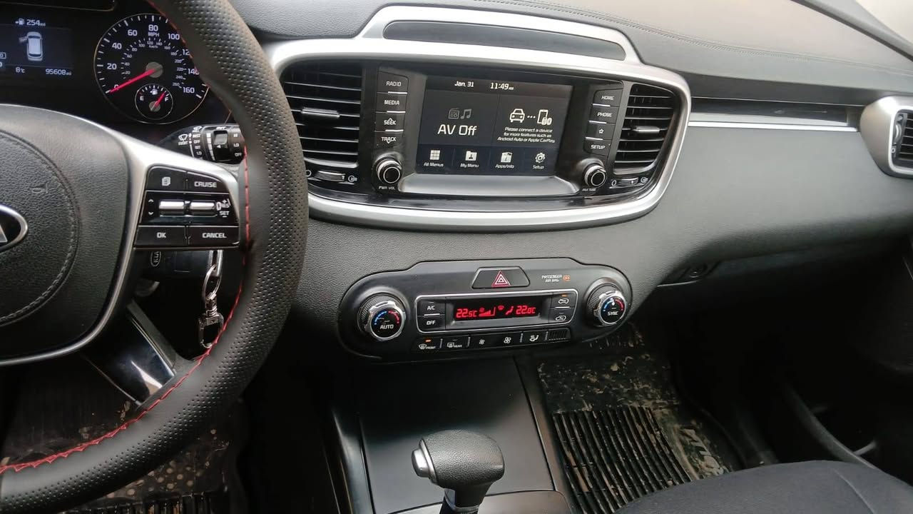 ***********
كيه سورنتو

٢٠١٩ 
محرك ٦
دفع رباعي
٧ مقاعد
بونيد وجاملغ صبغ
سعر ١٨٩ ومجال
مكان كانيلان بين دهوك وموصل
