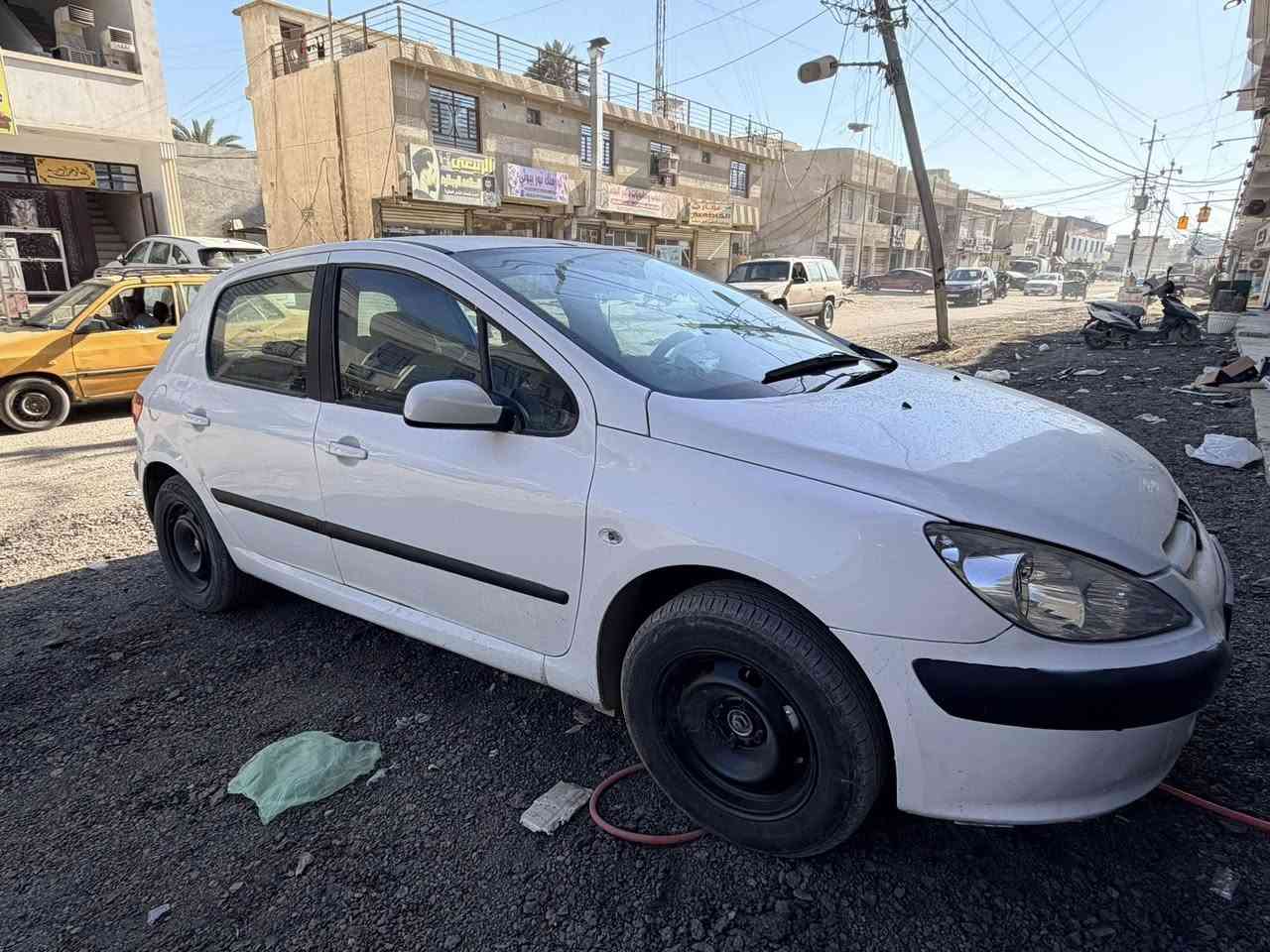 السيارة حلوة وكلش نظيفة مكفولة من كلشي مصبوغة عام بدون ضربة فقط جمالية اثر جراد
موديل 2005 كلشي شغال بيها هزة جديدة مداور ثاني يوم 
السعر 60 وبيها مجال بسيط مكان السيارة بغداد- الكاظمية - الطي 
مكلف بالنشر رقم صاحب السيارة 👈 ***********
