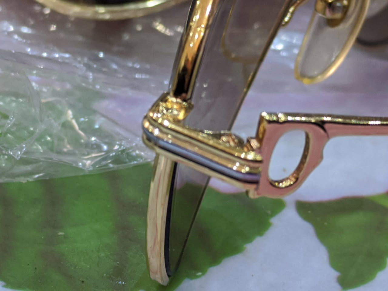 نظارات كارتير  سانتوس كوبى نسخه طبق الاصل عدسات زيرو بدون اى خدش  اللون الجوزى الاصلى جديده لم تستخدم مخزون تنفع هديه العيد 
السعر على الخاص


**إذا كنت صاحب هذا الإعلان وتريد حذفه لأي سبب، رجاءا أرسل رسالة إلى الدعم الفني**