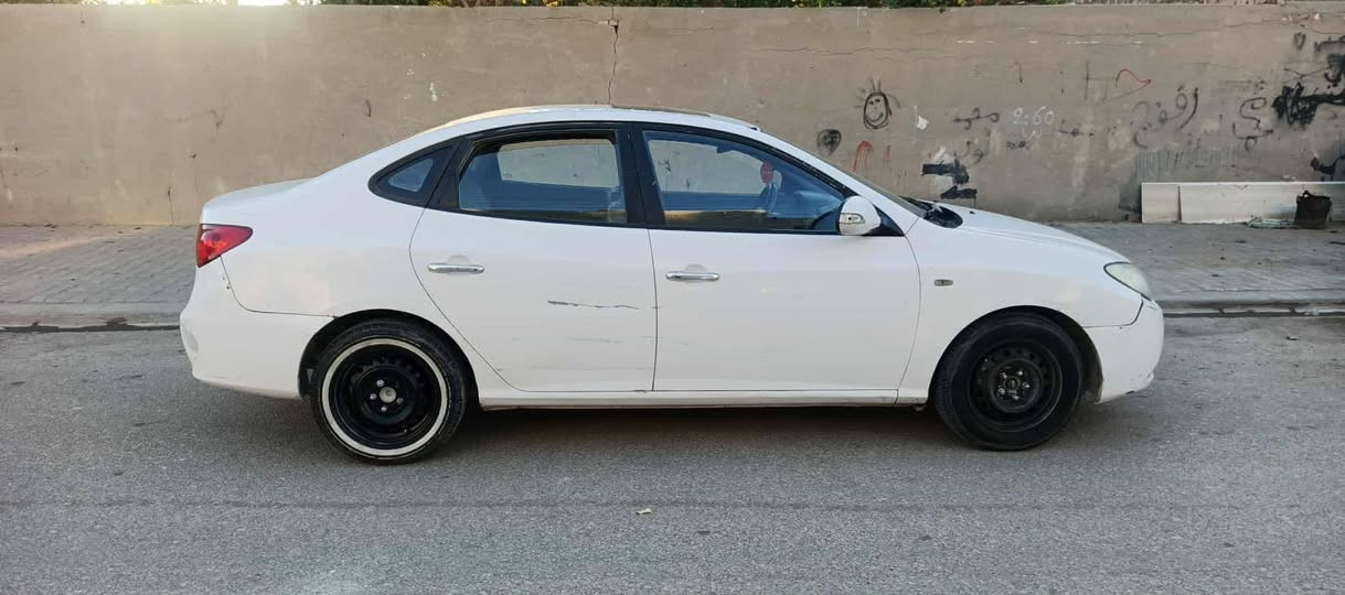 النترا 2011 للبيع
ادووووات ادوووووات 
حداديه جديده 
محرك وكير جديد 
تايرات جدد 
مكاني النجف 
35$
***********
