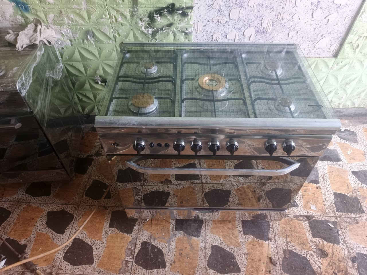 السلام عليكم
فريش مصري مجدد بل كامل شغل أيدي ضمان شهرين عل نار طباخ كلش نضيف شوفت عينك ب175وبي مجال للطيبين 
***********
