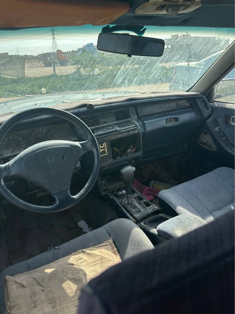 للبيع ارنب كراون مديل ٩٣
سعر ب ١٨ 
مكينه ٢ونص 
مكان بصره
*********** البصرة, العراق
