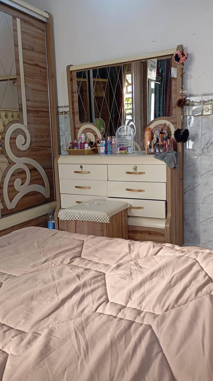 غرفه نوم للبيع للاستفسار واتساب ***********
