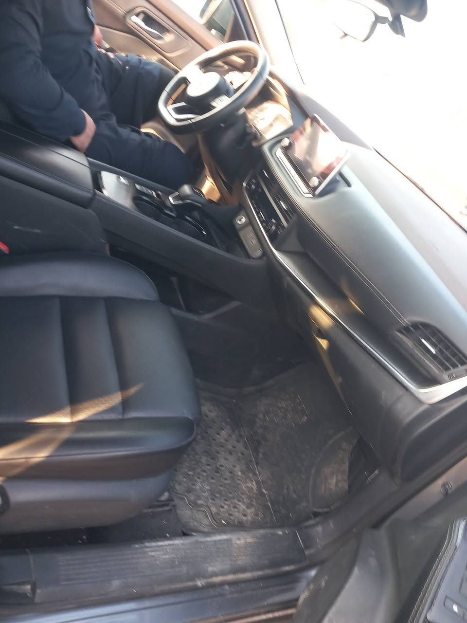 السلام عليكم اخوان سياره البيع نيسان روج فول مواصفات موديل 2023 منفيس تسجل محافضات ماشيه 30 الف سعر 145 وبيهه مجال عنوان الانبار القائم ***********
