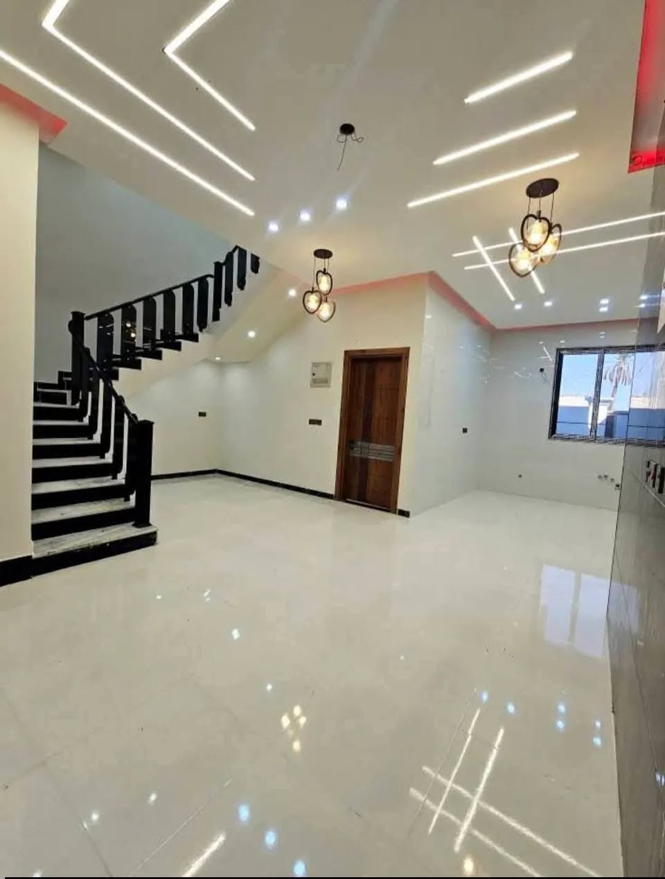 بيت حديث للبيع ***********
📍 البصرة – أبي الخصيب – البهادريّة شارع لكطة 
مساحة 200م – طابو زراعي عراقي
طابقين، 6 غرف نوم
مطبخ (حار/بارد)
استقبال + صالة كبيرة
صحيات داخلية وخارجية
كراج كبير
شارع تبليط 
سعر 235 و قابل للتفاوض 
📞 للاستفسار: مكتب عقارات النور الذهبي عنوان المكتب ابو الجوزي مجاور معمل الجابري للسخانات المكتب مجاز قانونيا *********** ***********
