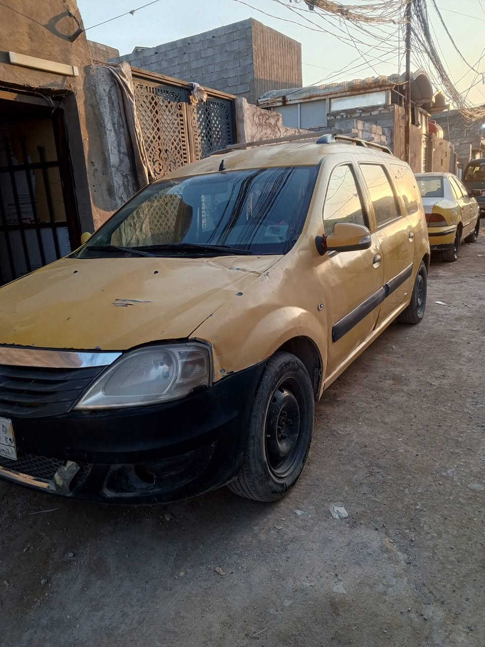 السلام عليكم رينو 7 موديل 2010 رقم بصره راعيه بالبصره ماوصله سنويه 21 كير اوتوماتيك جديد مكينه محور كورلا مكينه بيه بخار قوي ماتكفل مكينه   كهرباأيات كله شغاله غرفته حلوه حداديه حلوه شواصي حلوه السعر 21 وبيه مجال مكان نجف رقم ***********
