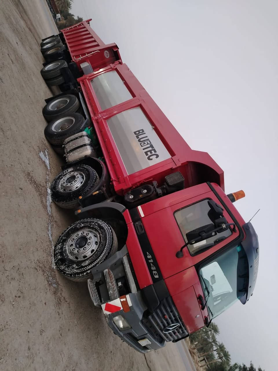 سلام عليكم اكتروز موديل 2001  بموديلها مامعلايه  حجم 4148  مكينه V8 .  سياره مربوطه قاطره ومقطوره    تحويل  ثاني يوم لاستفسار ***********
