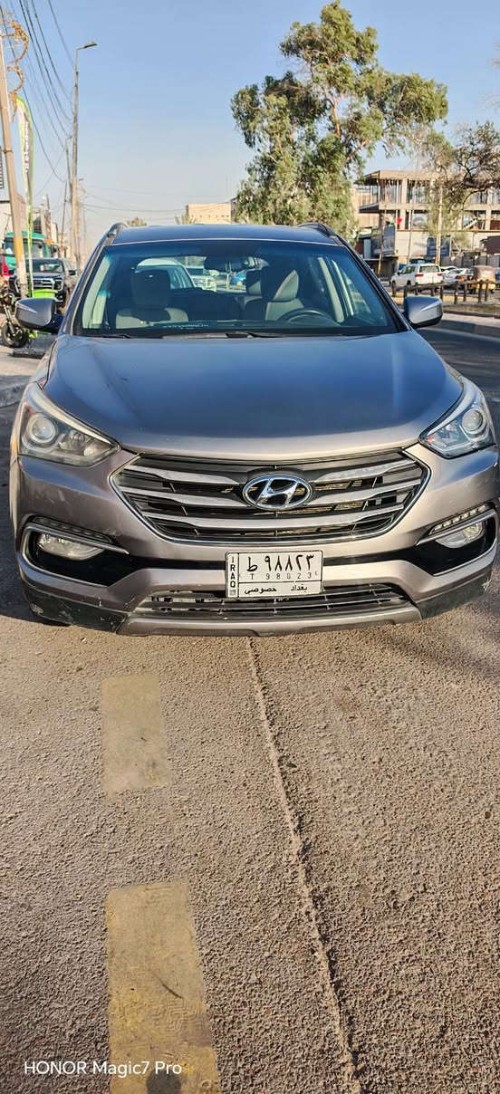 سلام عليكم 
هيونداي سنتافيا 2018 وارد امريكي ضرر بسيط جدا فقط رصعة  بل بنيد ورجعن بارد ونصبغ على كدهن  تعتبر كلين 
ماشية 87 الف مايل
رقم بغداد وسنوية ساقطة
سيارة فئة سبورت مكينة 2.4
كشن كهرباء وكشنات تدفئة وتشغيل بصمة ودخول ذكي وشاشة وكاميرا خلفية دوارة فول تحكم ستيرن 
وعليها ادامة صدر كاملة كلة اصلي ومابيها اي نقص 
مكان بغداد شارع فلسطين او زيونة سعرها 165$ وبيها مجال بسيط ان شاء الله
رقم تلفون:
***********
