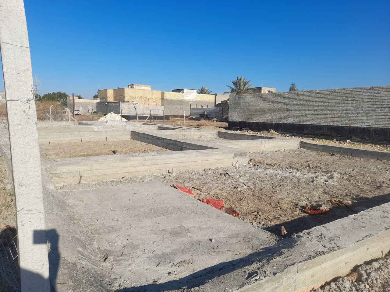 قطعة للبيع مساحة ٢٠٠م طابو زراعي 
واجهة ١٠ م
شارع ٧م تبليط 
مشيد عليها بوكس غرفتين نوم/ صالة /استقبال/ مطبخ 
الموقع المعارة قرب الصورة مجمع محمد كامل 
***********
للأستفسار اكثر مراجعة مكتب الورد للعقار قرب فلكة الساعة مجاور مكتب الجزيرة
