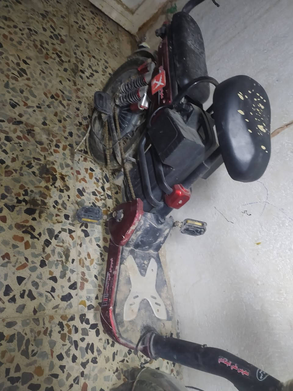 سلام عليكم دراجه شحن للبيع عطله عقل الطاك السعر 80 وبيه مجال مكان حله الرقم ***********
