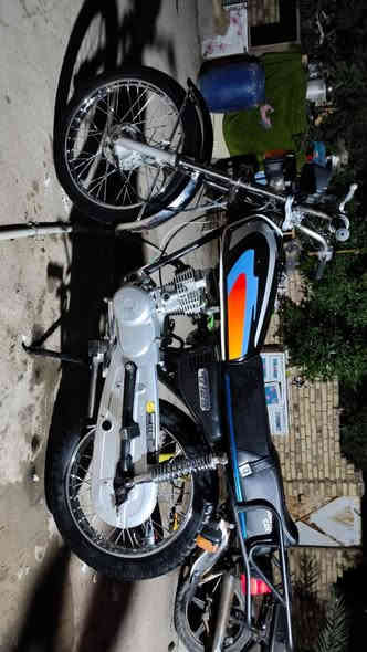 سلام عليكم  دراجه للبيع الشاصي  مكفول المحرك شلامجه    ولبقي كله سيد خلدون  السعر 750
وبيه مجال الرقم***********
