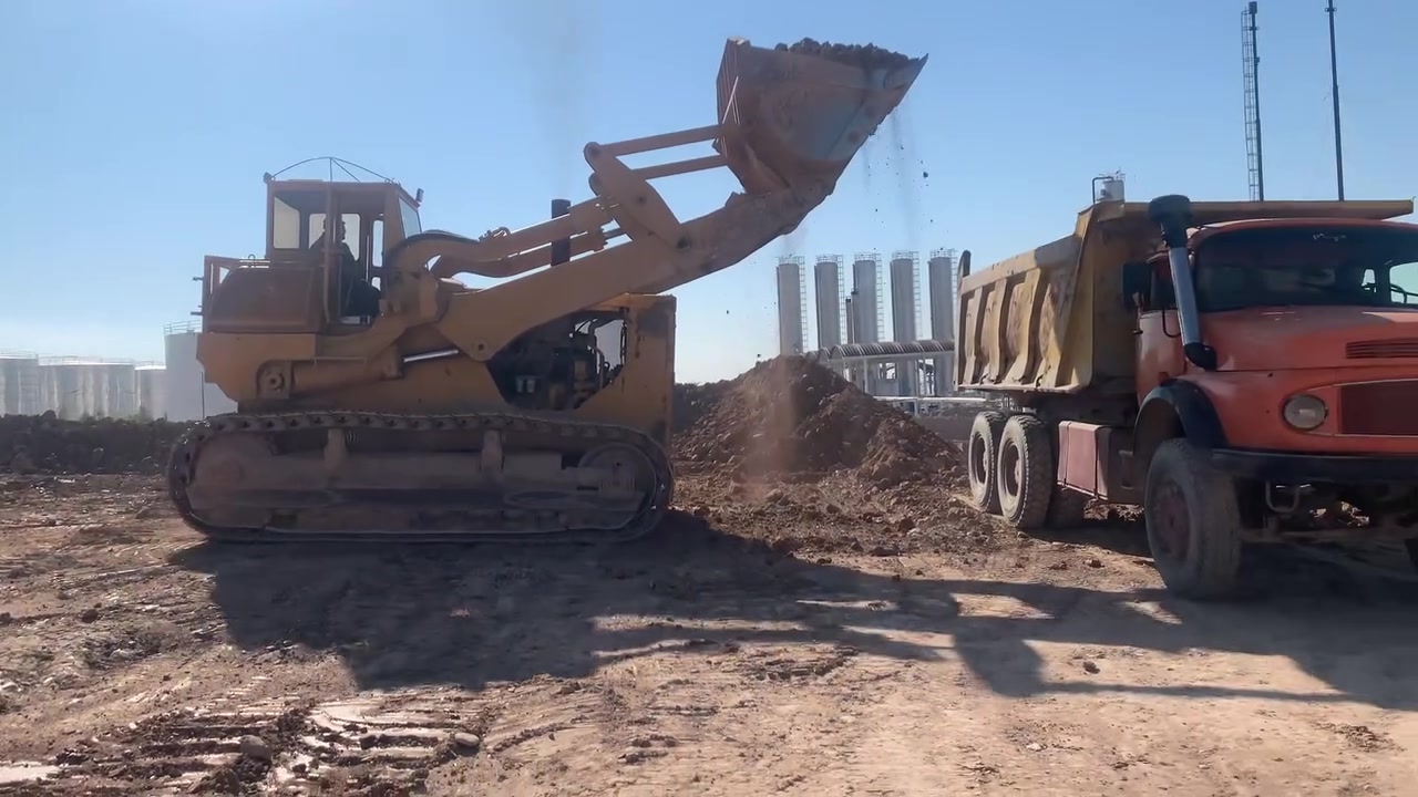 السلام عليكم
للبيع شفل كوماتسو D155S 
رقم سنوية نينوى جديد كوبون كاز 
الى سنه 2031 شرط التحويل ثاني يوم 
محرك سنتدر كير اكسل دشالي صفحه كله  شركة 
 رولات ويالة زناجيل  بحاله ممتازه شفل ما يعوزه مصرف دينار كبل للعمل وتراي الشفل عمل يومين 
لمعرفه التفاصيل اكثر ولسعر الاتصال عل ارقام التاليه وبيك خير وتدلل العنوان موصل 
 ***********   
***********
