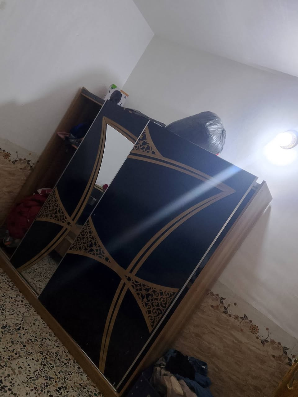 سلام عليكم عندي غراض لبيع شلع ابيع
***********
