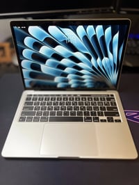 MacBook Pro m2 Display 13.3 Ram 8 GB SSD 256g Cycle count 170  الملحقا...