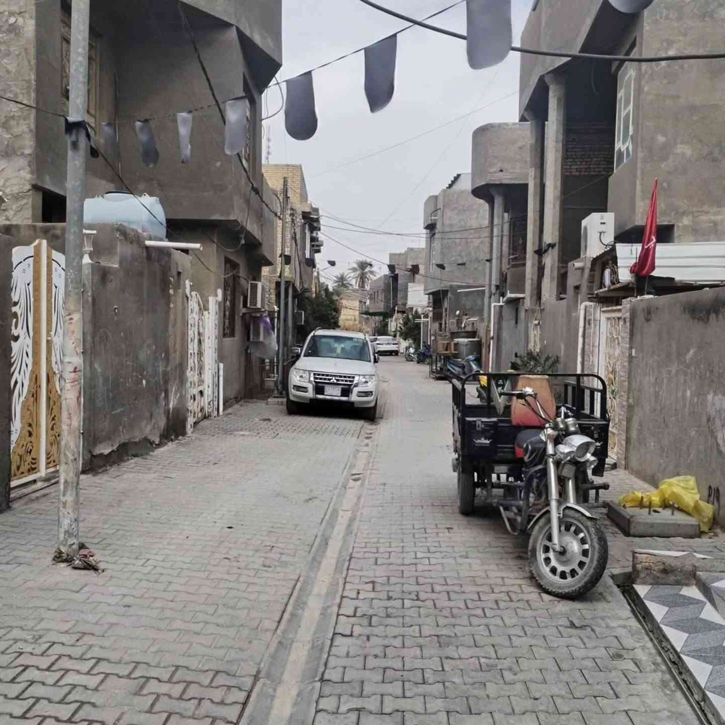 بيت للبيع موقع ممتاز 
بالشرقي خلف البريد مساحته ١٧٤
طابقين مسلح بناء حديث 
للاستفسار اتصل على الرقم
 *********** واتساب او خط
