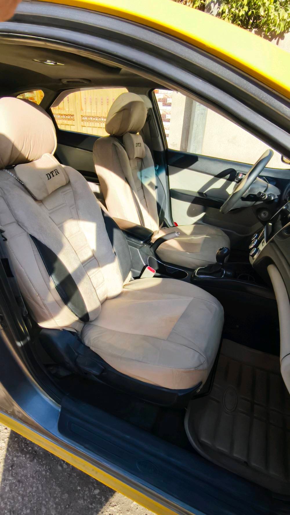 السلام عليكم 
فورتي موديل 2011 محرك الفين دوش حادثها قطعة وحدة مال امريكا
كير محرك كفالة بلادي
تبريد تدفئة شغال 
فول مواصفات تحكم ستيرن جهتين فتحة اشاير مري
رقم بغداد انكليزي هزة جديدة 
صدر كامل جديد مع ضمان 6 شهر
مشط ستيرن جديد مع ضمان 6
بور ستيرن جديد كامل 
مجاول وبلكات ونوزلات جدد
دوشمة ومنظومة لايت LED كاملة
جامة أمامية اصلية جديدة 
تخم تاير جديد 
مصفرة غرامات وهيئة
السيارة ماعايزها ربع دينار نظيفة وجديدة بمعنى الكلمة
العنوان بغداد الدولعي
***********