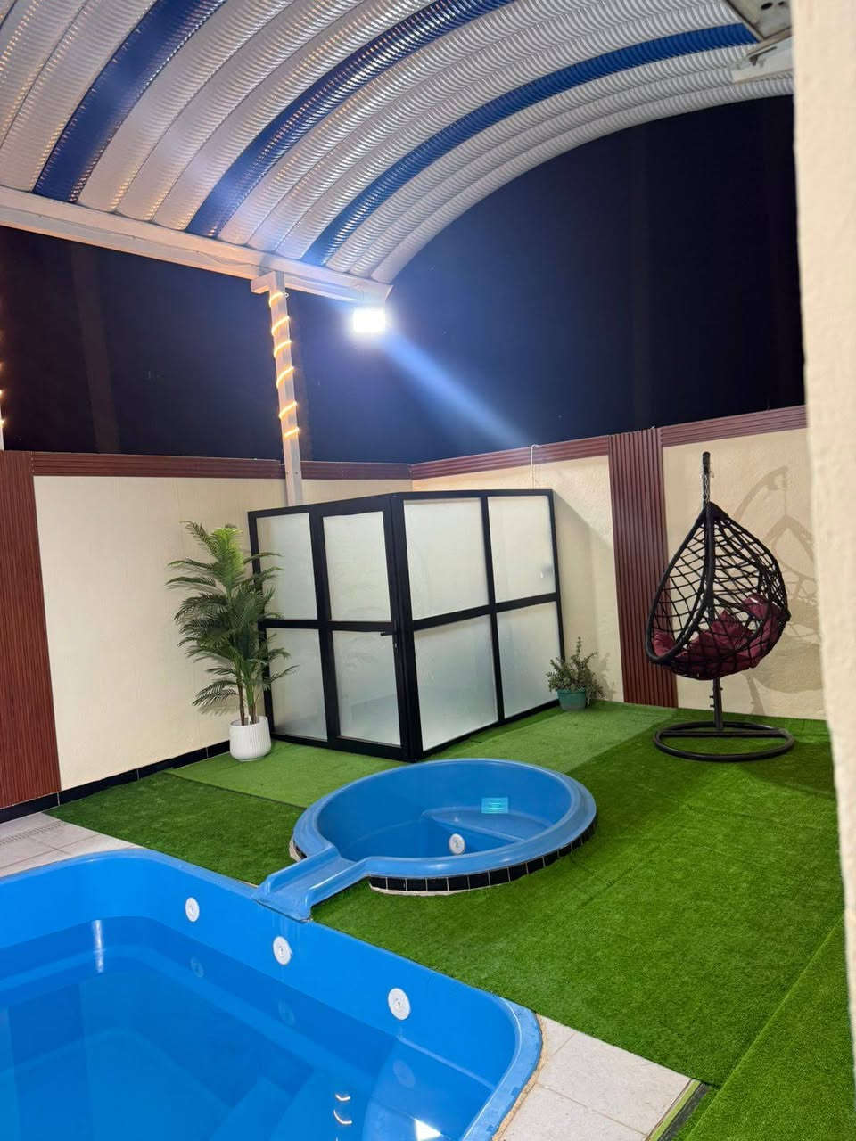 تتوفر حجوزات على شاليه الجود 
ب ايام العيد غدا الجمعه صباحي 
والسبت مسائي
للحجز او استفسار 
***********
موثقة بتطبيق اجرلي
