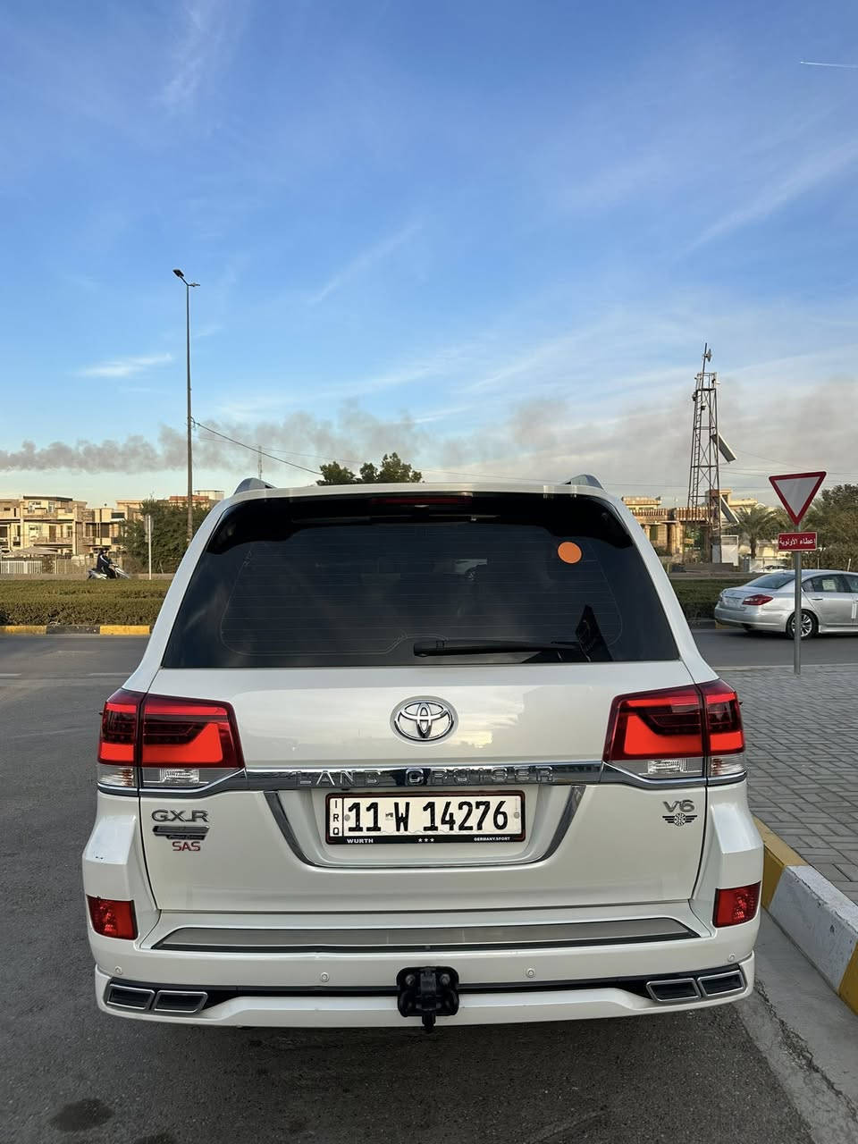 لاندكروز تويوتا 2020 خليجي ساز SAS
ماشيه 115 الف كيلوا 
السياره كفاله عامه غير فقط البنيد مرشوش 

مواصفات الساز معروفه 
فتحه 
بصمه 
شاشاث عدد 3 + كاميرا
كشنات كهرباء + جلد 
سنويه بأسمي تحويل ثاني يوم 
هزه فحص جديد 
مكاني بغداد /  السيدية
السعر /490$ وبيها شي بسيط
***********
